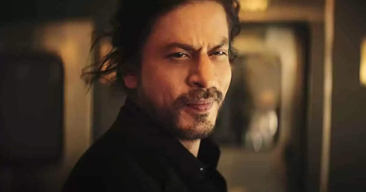 Do You Know What Happened When Shah Rukh Khan's Fan Fainted After Seeing Him?