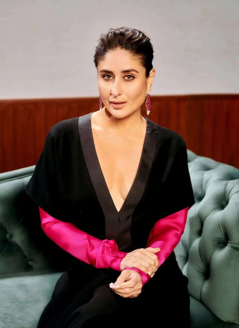 This Is How Kareena Kapoor Praises Vikrant Massey!!