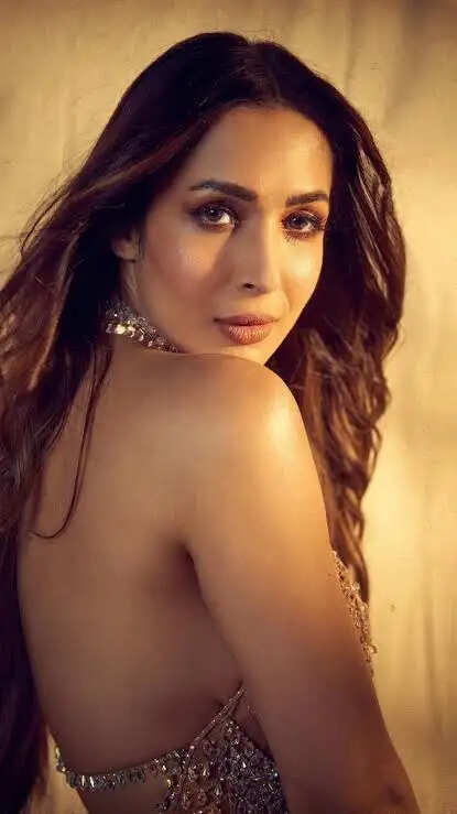 Do You Know The Worth Of Malaika Arora's Black Mini Dress!!