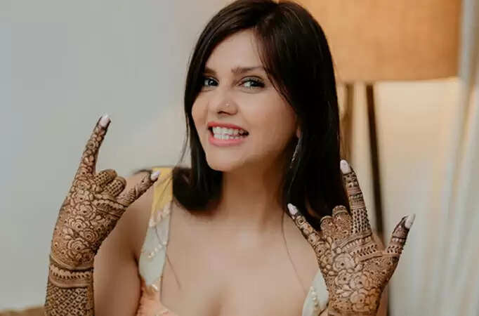 Dalljiet Kaur Age, Wiki, Height, Weight, Boyfriend, Family, Biography