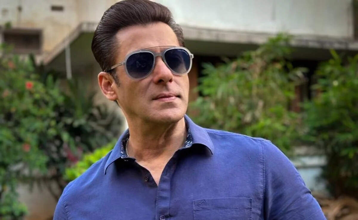 Salman Khan Age, Height, Weight, Family, Career, Girlfriends, Net Worth, Biography