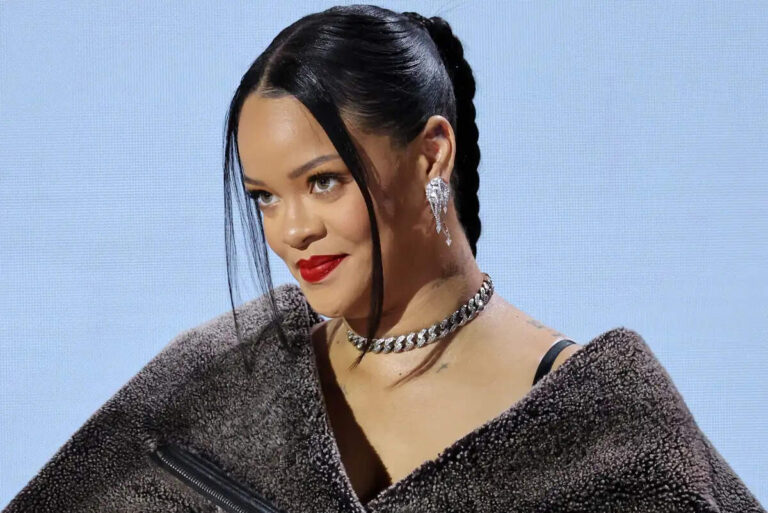 This Is How Rihanna Reacts To Viral Zingaat Dance Video With Janhvi Kapoor!!