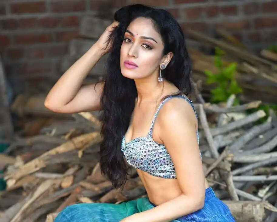 Khushali Kumar Wiki, Age, Family, House, Biography