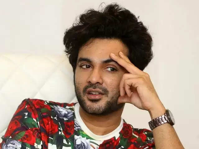 Siddu Jonnalagadda Biography, Age, Height, Career, Net Worth, Girlfriend