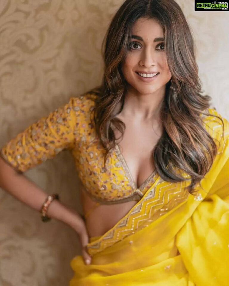 Actress Shreya Saran Age, Family, Movies, Biography