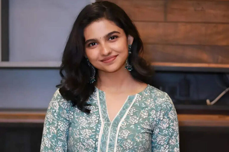 Mamitha Baiju Biography, Age, Height, Career, Net Worth, Boyfriend