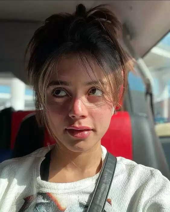 Niharika Tiwari Charge For 1 Instagram Post