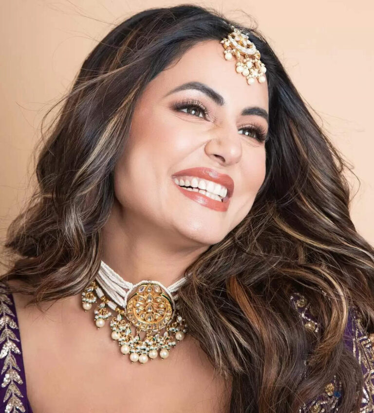 Hina Khan Took A Bold Step In Her Cancer Journey!!