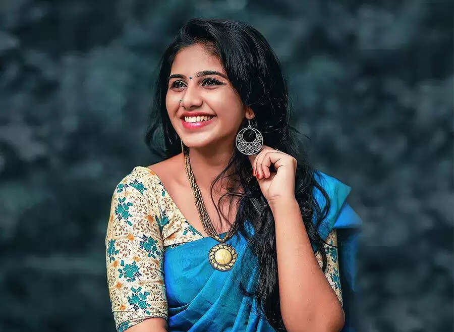 Maneesha Mahesh Age, Family, Husband, Serial, Biography