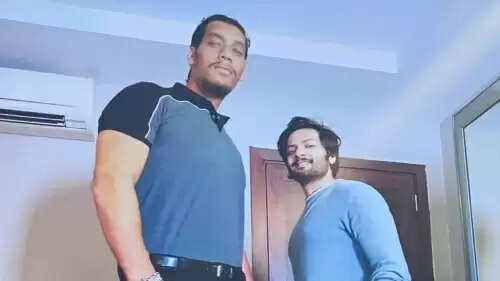 Stree 2's Sunil Kumar Dropped A Picture With Ali Fazal!!!