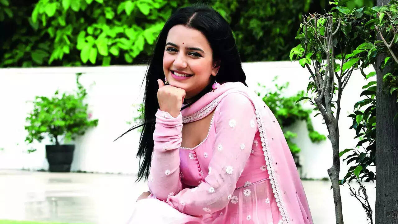 Aastha Sharma (Neerja) Age, Net Worth, Career, Boyfriend, Family