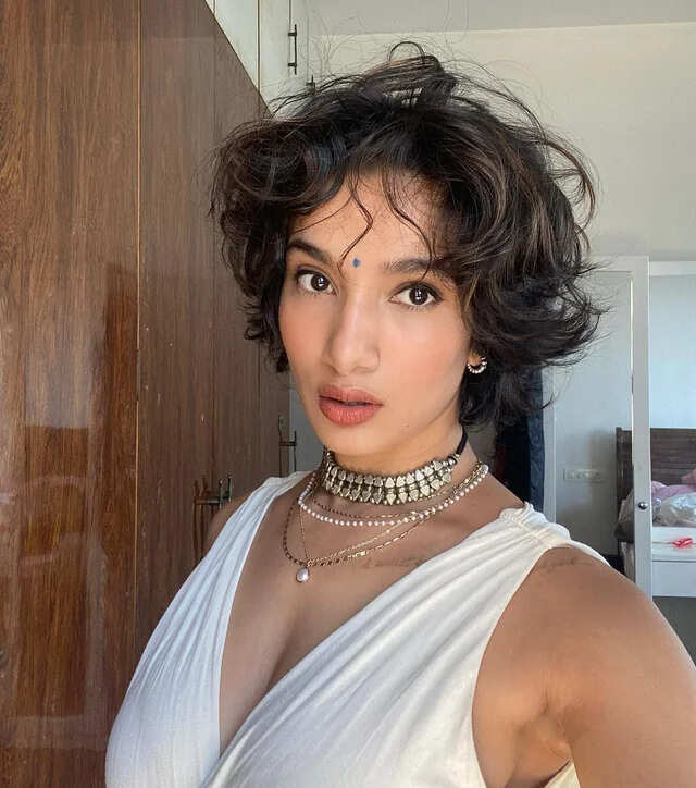 Linkedin Ad Girl Name: Who is the actress in Linkedin Commercial?