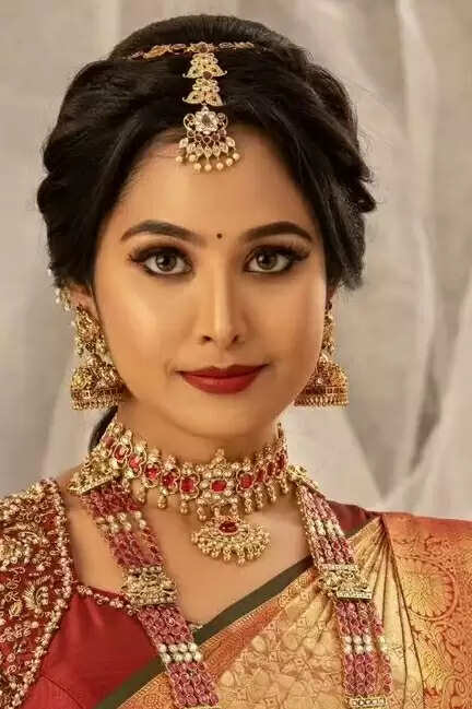 Gayathri Sri Biography, Age, Height, Career, Net Worth