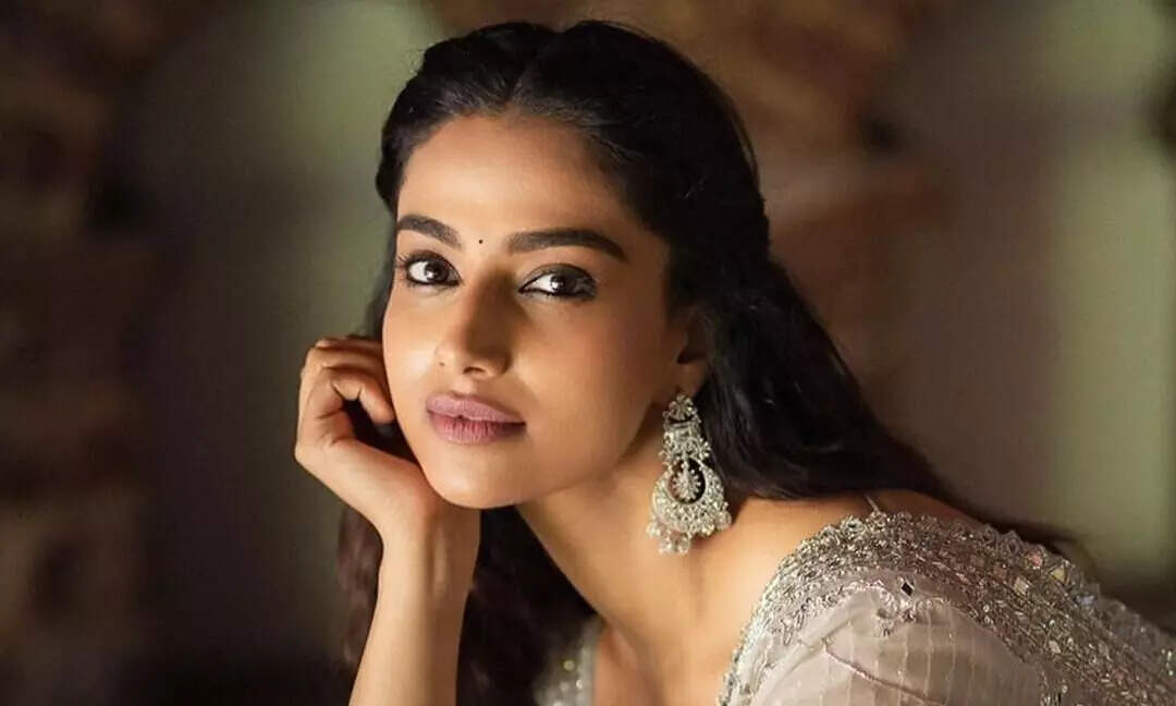 Meenakshi Chaudhary Age, Biography, Height, Movies, Net Worth
