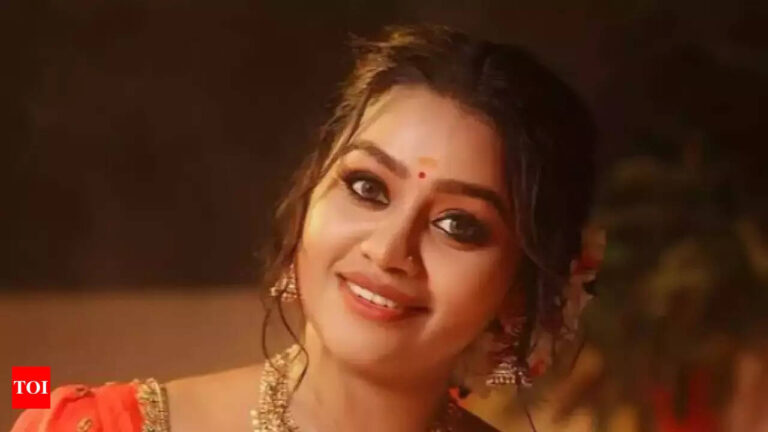 Gayathri Yuvraaj Biography, Age, Height, Career, Net Worth