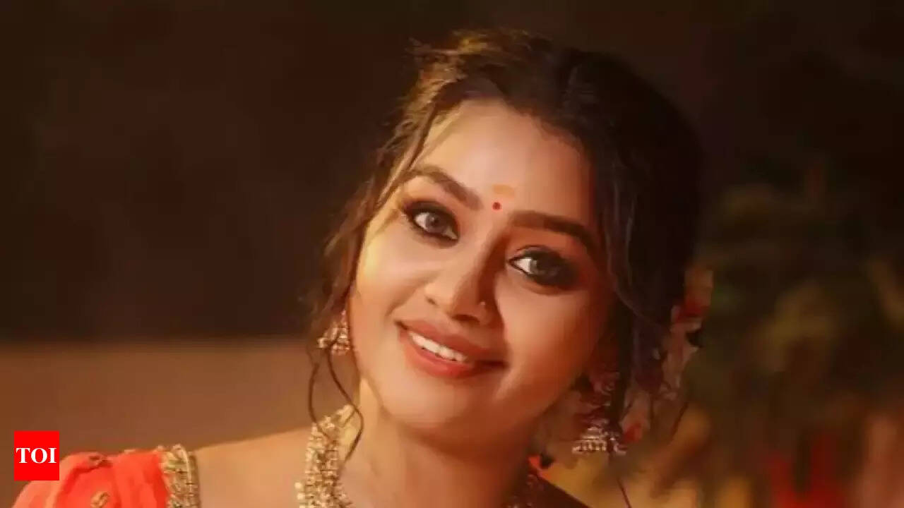 Gayathri Yuvraaj Biography, Age, Height, Career, Net Worth