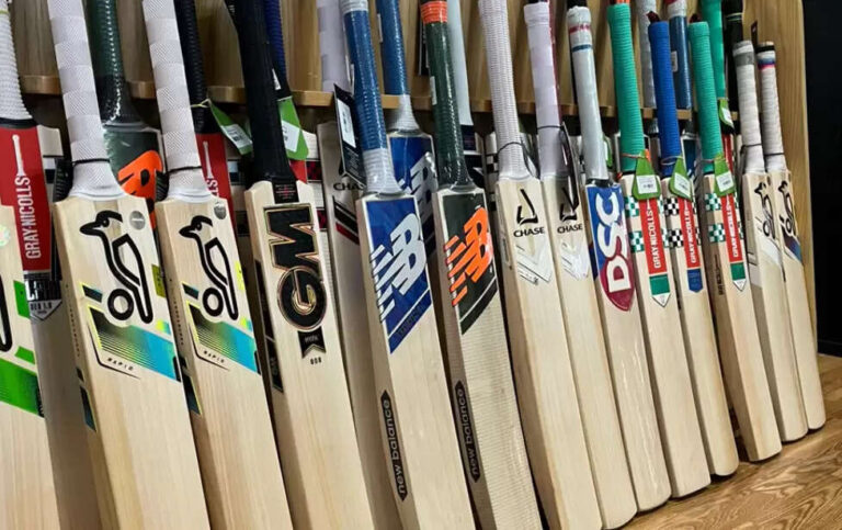 Top 5 Heaviest Bats Used In World Cricket Ever Till 2025