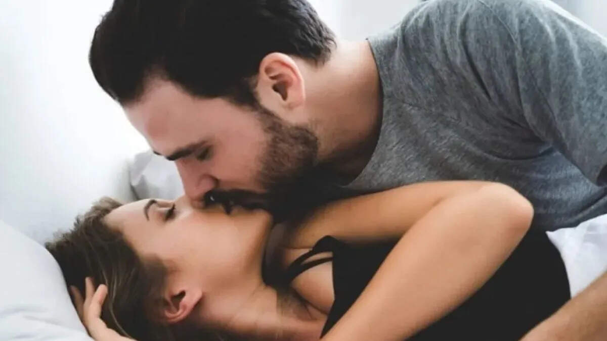 क्या आप इस प्रकार के फिजिकल रिलेशनशिप के लिए तैयार हैं? Physical Relationship Explained In Hindi