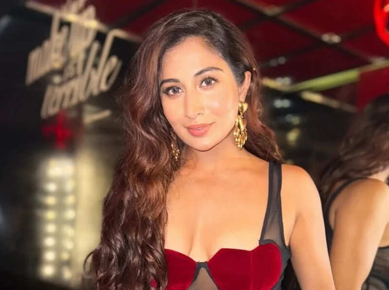 Shreya Kalra Biography, Age, Boyfriends, Net Worth, Career In 2025