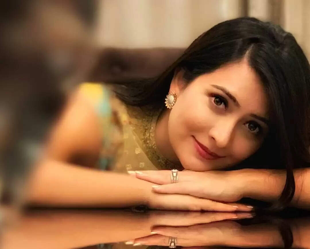 Radhika Pandit Age, Height, Weight, Size, DOB, Husband, Family, Biography In 2025
