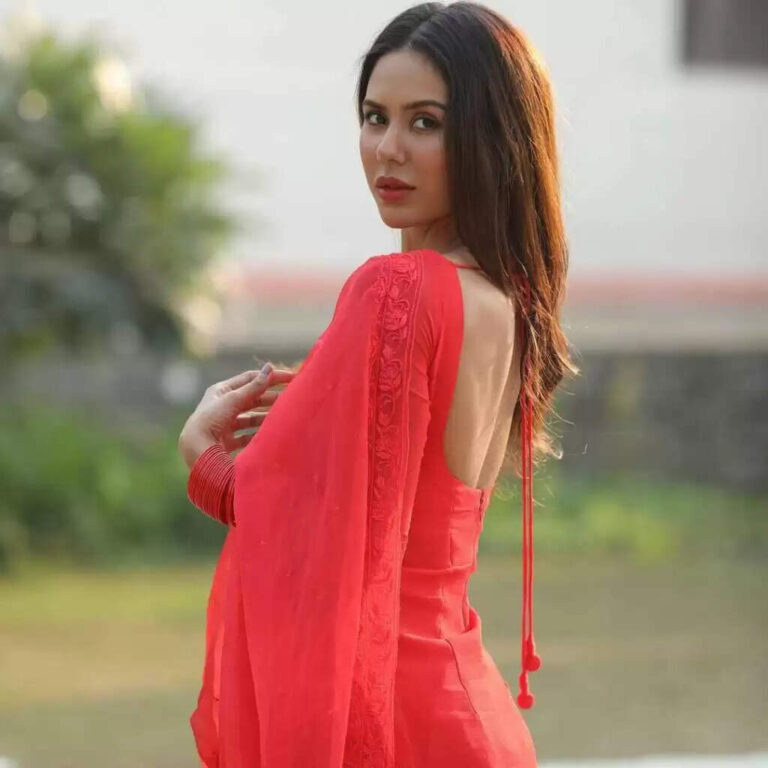 Sonam Bajwa Age, Height, Weight, Size, DOB, Boyfriend, Husband, Family, Biography In 2025