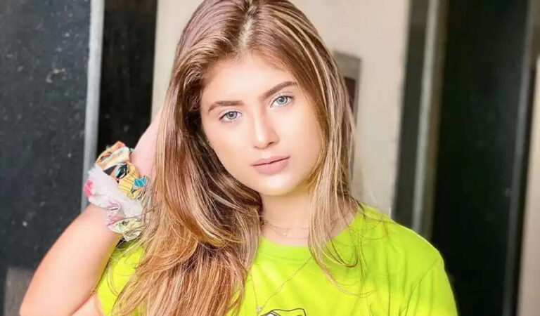Arishfa Khan Age, Height, Weight, Size, DOB, Tik Tok Video, Family, Biography In 2025