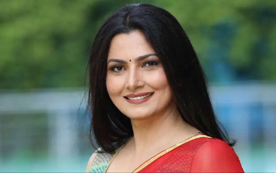 Chitra Tripathi Height, Husband Name, Salary In 2025
