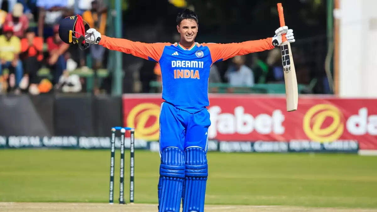 अभिषेक शर्मा का जीवन परिचय - Abhishek Sharma Biography In Hindi Till 2025