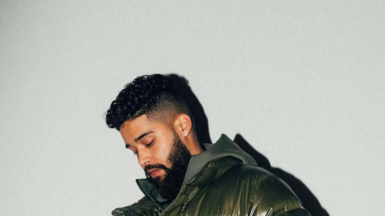 AP Dhillon Biography, Wiki, Age, Income, Net Worth, Girlfriend, Family In 2025