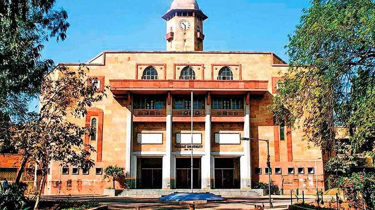 Top 10 Universities in Gujarat: A Guide to Higher Education in Hindi 2025