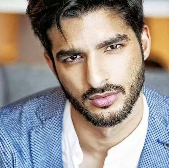 Actor Rohman Shawl Age, Wife, Height, Girlfriend, Religion, Movies, Biography In 2025