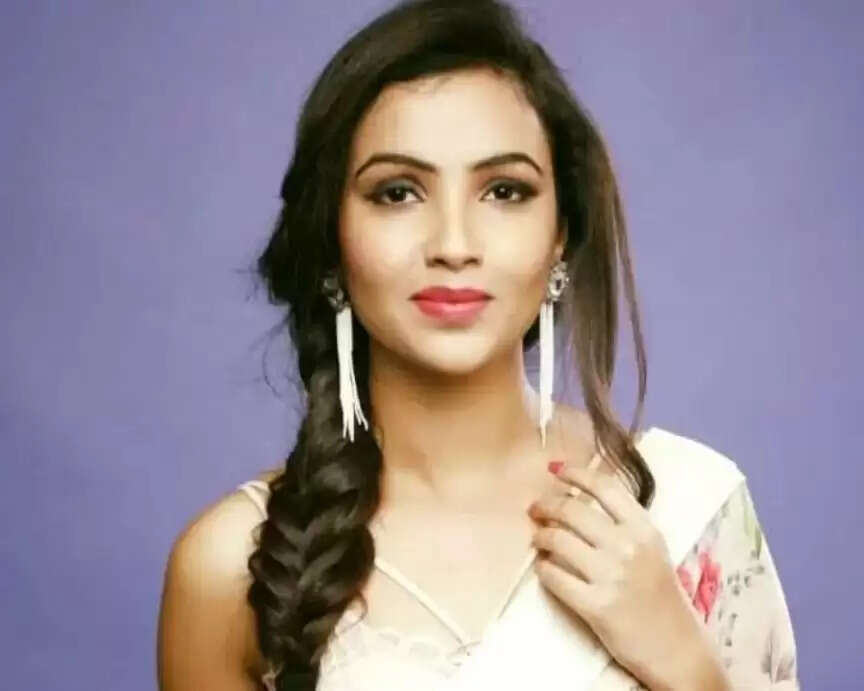 Aarohi Dike Biography/Wiki, Age, Height, Family, Photos, Net Worth In 2025
