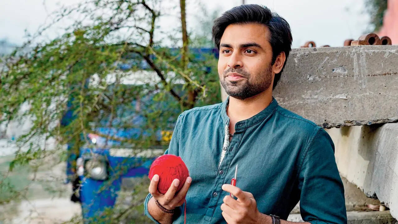 Jitendra Kumar Wife, IIT Rank, Shows, Family, Biography