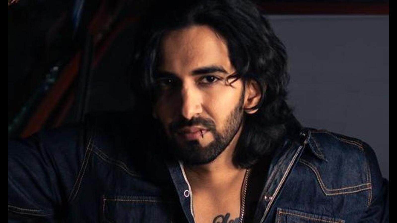 Vilen Singer Wiki, Biography, Age, Girlfriend ,Family, Career, Net Worth In 2025