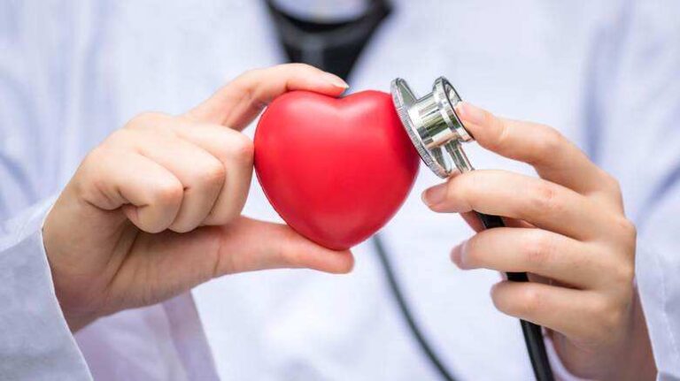 Heart Health Tips Recommended by Experts at a Cardiology Hospital in Delhi