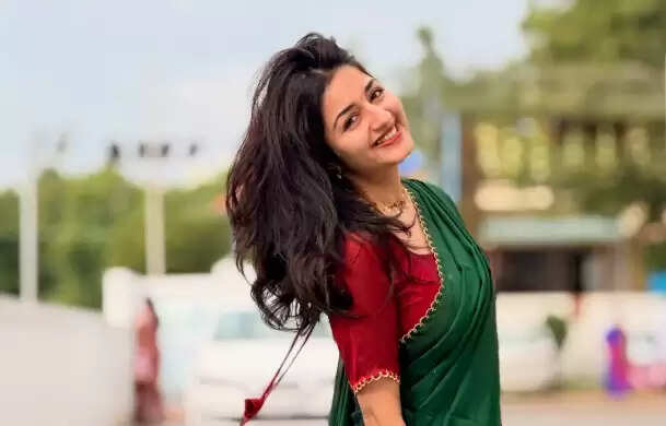 Durva Thaker Age, Photos, Biography, Height, Birthday, Career, Net Worth In 2026