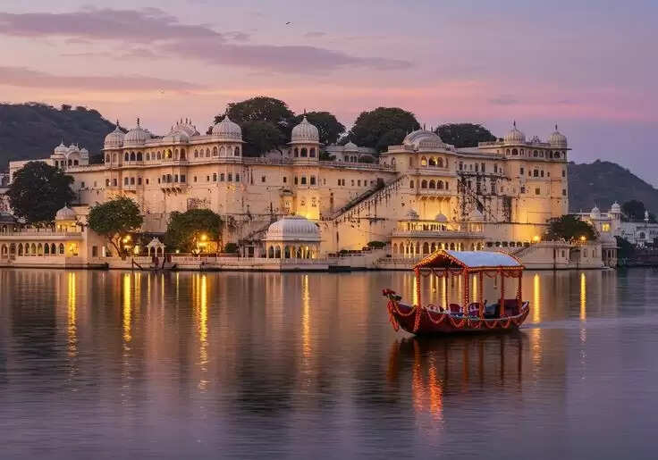 Explore Udaipur: Top Attractions and Unique Local Adventures