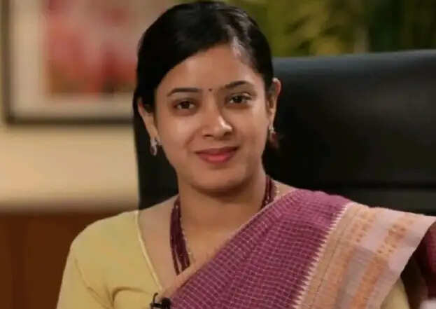 Dr Tanu Jain IAS Officer, Age, Husband & Instagram, Career, Net Worth In 2026