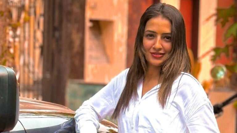Chandrika Dixit Vada Pao Girl Journey To Bigg Boss OTT 3 First Contestant Age, Biography In 2026