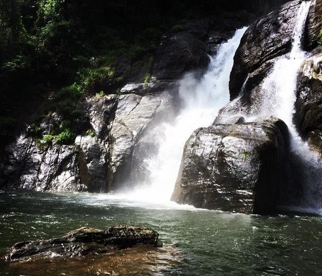 049130561MeenmuttyFalls_Main