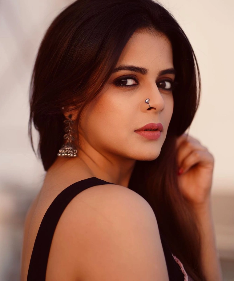Jigyasa-Singh-Hot