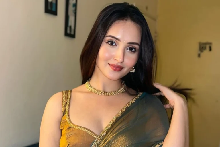 Varsha-Rekhate-Biography